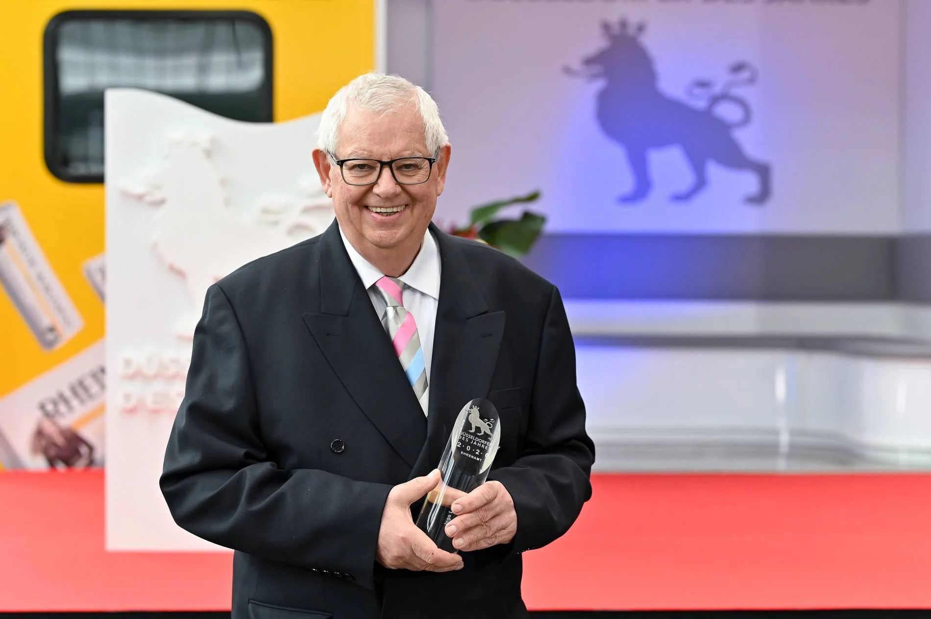 Traurig nehmen wir Abschied und sagen Dankeschön.