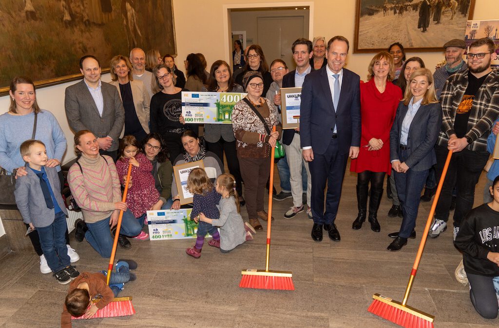 Goldener Besen für vorbildliches Engagement im Kampf gegen Verschmutzung