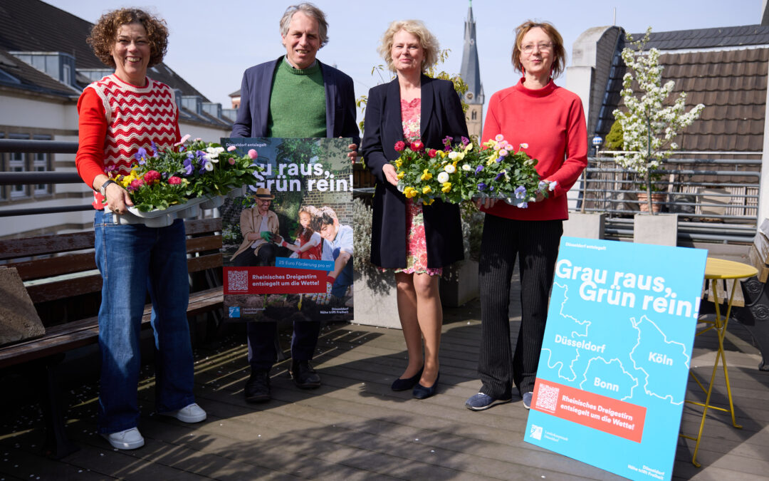 Umweltdezernent Jochen Kral hat gemeinsam mit der Gartenexpertin Melanie Unterberg (l.), WDR-Lokalzeit, Nachhaltigkeitsmanagerin Marita Krüssel, Investor Relations und Nachhaltigkeit bei der Provinzial, und Renate Böhm (r.), Vorsitzende Verein pro Düsseldorf, die Entsieglungsaktion vorgestellt.
